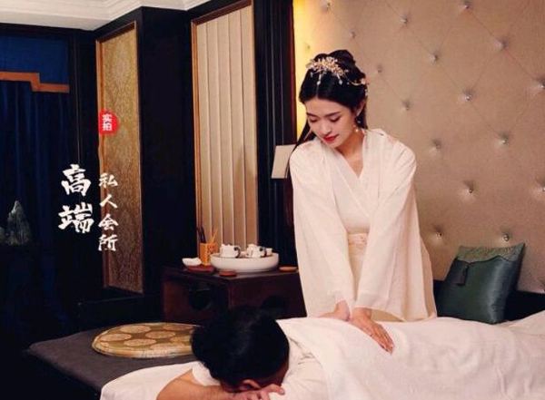 前天我在青岛市南一家养生会所，帮助你的身体慢慢放松